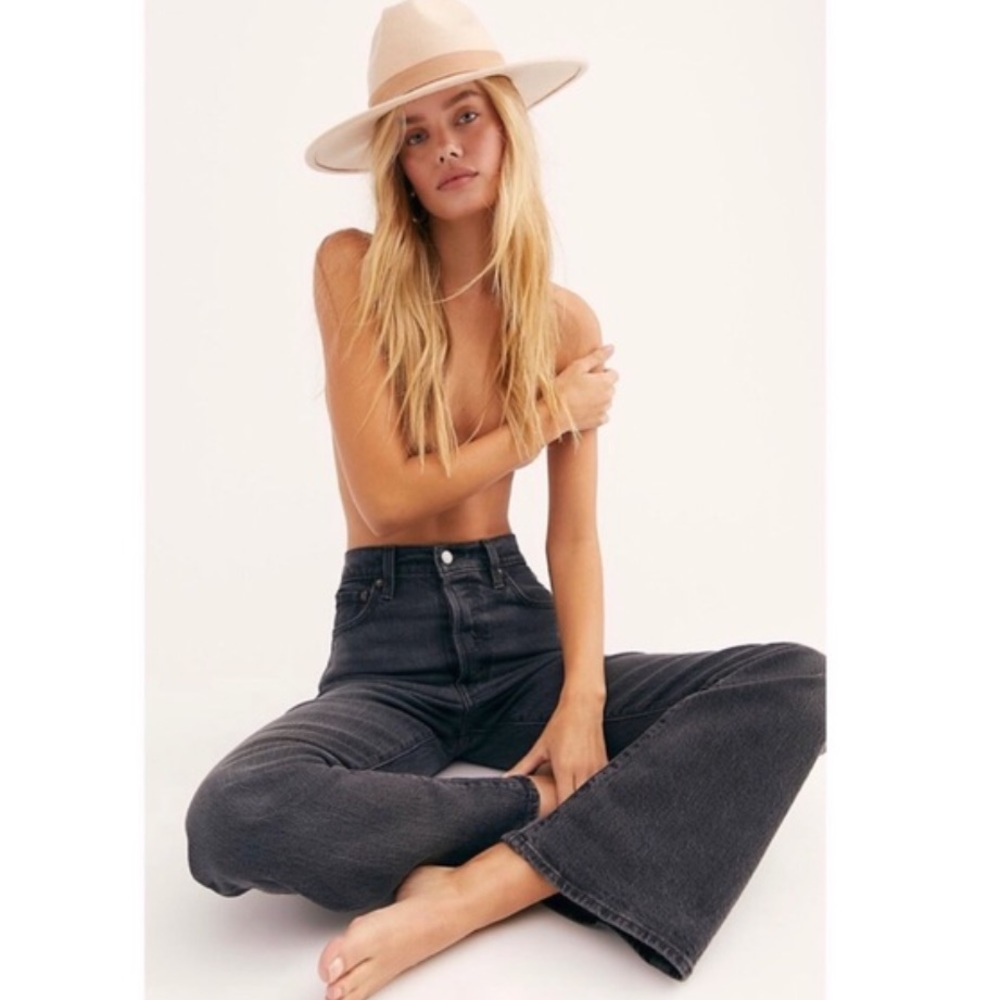 LEVI’S Ribcage high rise flare jeans FREE PEOPLE